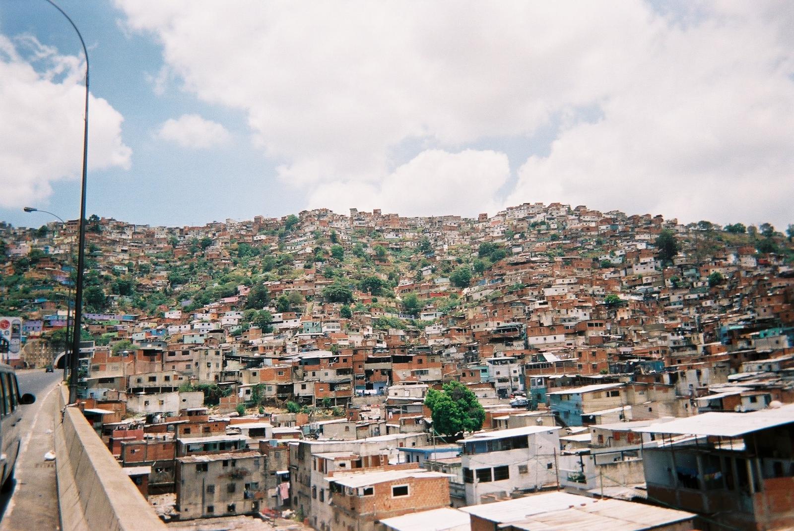 Caracas Council Completes 46 Projects, Launches 2024 Territorial Plan
