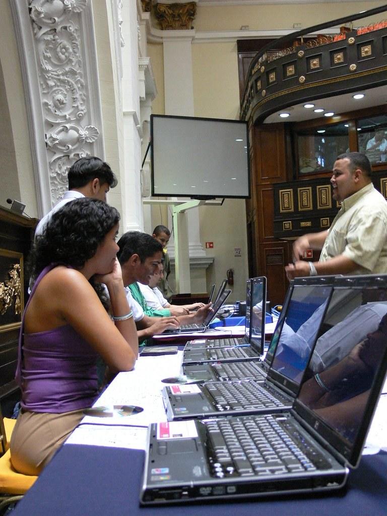 Caracas Startups Launch Digital Literacy Programs Amid Growing Tech Demand