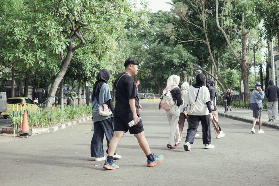 Caracas Residents Launch Walking Groups Through Neighborhood Parks