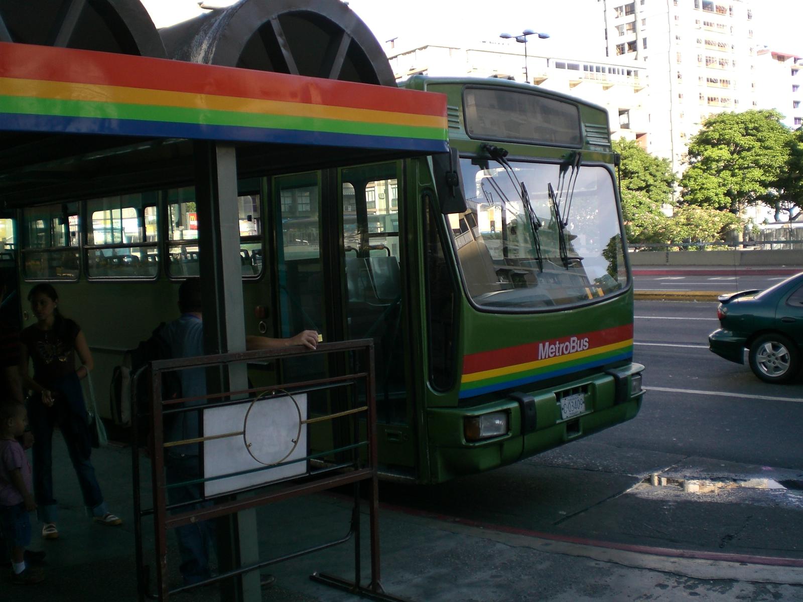 Community Members Raise Concerns Over Caracas Infrastructure Project Delays