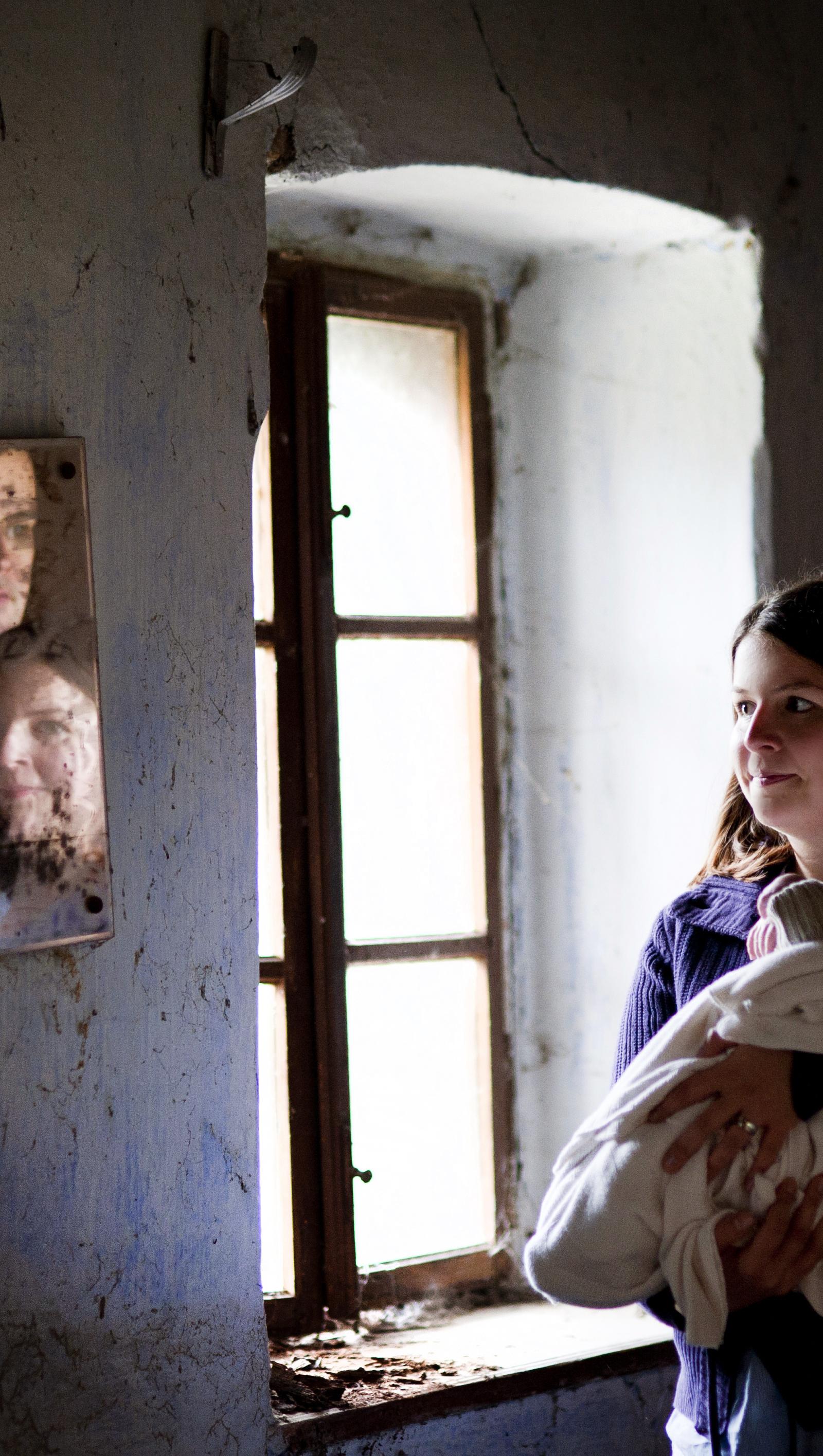 Caracas Parents Navigate Economic Crisis, Custody Laws With Community Resilience